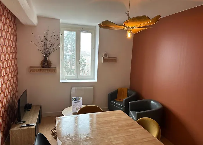 Apartment En Face Du Parc De Refait A Neuf En Janvier 2026